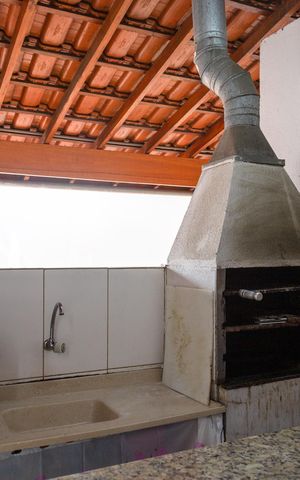 Casa à venda com 249m², 3 quartos e 4 vagasÁrea gourmet e área de serviço