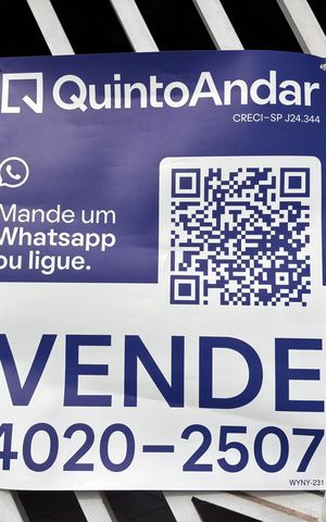 Casa à venda com 249m², 3 quartos e 4 vagas Casa à venda com 249m², 3 quartos e 4 vagasPlaquinha
