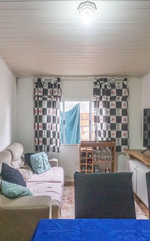 Casa à venda com 150m², 2 quartos e 2 vagas Casa à venda com 150m², 2 quartos e 2 vagasSala