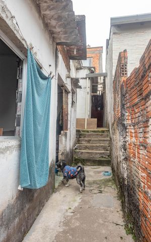 Casa à venda com 150m², 2 quartos e 2 vagas Casa à venda com 150m², 2 quartos e 2 vagasEntrada