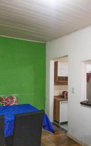 Casa à venda com 150m², 2 quartos e 2 vagas Casa à venda com 150m², 2 quartos e 2 vagasSala