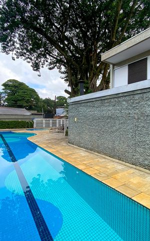 Casa de condomínio à venda com 241m², 3 quartos e 3 vagas Casa de condomínio à venda com 241m², 3 quartos e 3 vagasÁrea comum - Piscina