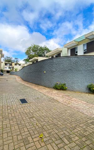 Casa de condomínio à venda com 241m², 3 quartos e 3 vagas Casa de condomínio à venda com 241m², 3 quartos e 3 vagasÁrea comum