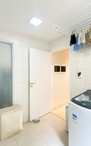 Casa de condomínio à venda com 241m², 3 quartos e 3 vagas Casa de condomínio à venda com 241m², 3 quartos e 3 vagasÁrea de Serviço