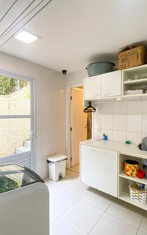 Casa de condomínio à venda com 241m², 3 quartos e 3 vagas Casa de condomínio à venda com 241m², 3 quartos e 3 vagasÁrea de Serviço