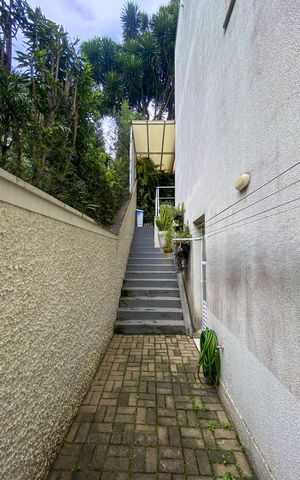 Casa de condomínio à venda com 241m², 3 quartos e 3 vagas Casa de condomínio à venda com 241m², 3 quartos e 3 vagasCorredor Lateral