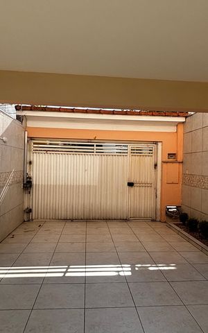 Casa à venda com 225m², 3 quartos e 4 vagasGaragem