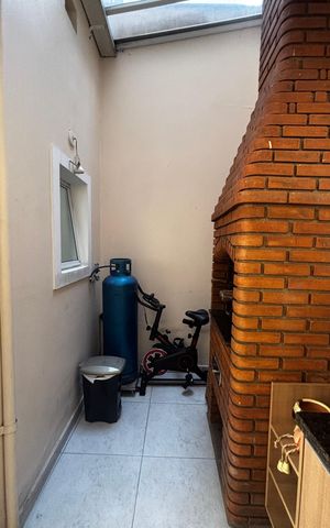 Casa à venda com 225m², 3 quartos e 4 vagasGaragem Churrasqueira