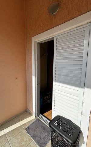 Casa à venda com 225m², 3 quartos e 4 vagasQuarto 2 Varanda