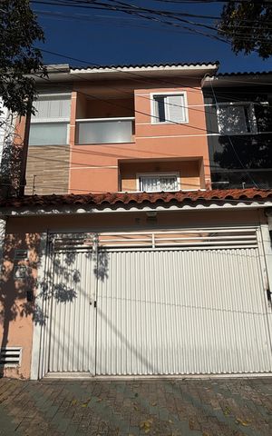 Casa à venda com 225m², 3 quartos e 4 vagasFachada