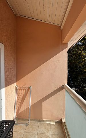 Casa à venda com 225m², 3 quartos e 4 vagasQuarto 2 Varanda