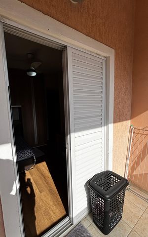 Casa à venda com 225m², 3 quartos e 4 vagasQuarto 2 Varanda
