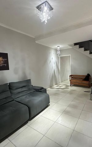 Casa à venda com 140m², 3 quartos e 2 vagas Casa à venda com 140m², 3 quartos e 2 vagasSala