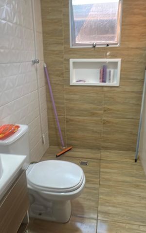 Casa à venda com 140m², 3 quartos e 2 vagas Casa à venda com 140m², 3 quartos e 2 vagasBanheiro 2