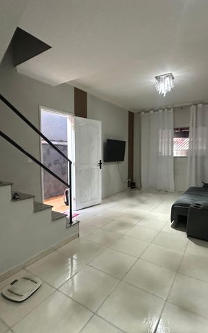 Casa à venda com 140m², 3 quartos e 2 vagas Casa à venda com 140m², 3 quartos e 2 vagasSala