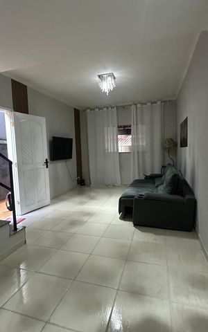 Casa à venda com 140m², 3 quartos e 2 vagas Casa à venda com 140m², 3 quartos e 2 vagasSala