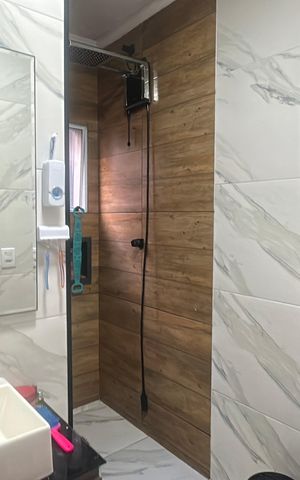 Casa à venda com 140m², 3 quartos e 2 vagas Casa à venda com 140m², 3 quartos e 2 vagasBanheiro da Suíte