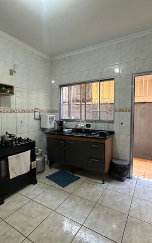 Casa à venda com 140m², 3 quartos e 2 vagas Casa à venda com 140m², 3 quartos e 2 vagasCozinha