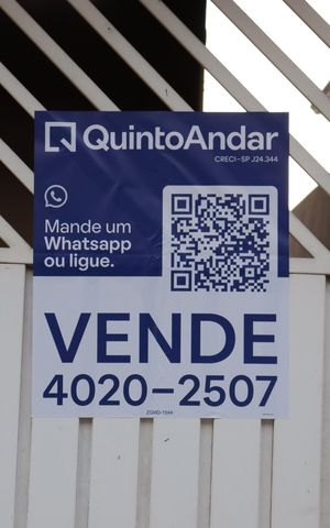 Casa à venda com 140m², 3 quartos e 2 vagas Casa à venda com 140m², 3 quartos e 2 vagasFachada