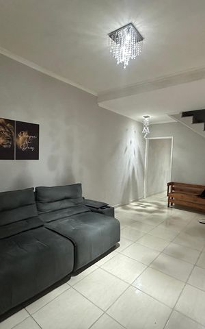 Casa à venda com 140m², 3 quartos e 2 vagas Casa à venda com 140m², 3 quartos e 2 vagasSala