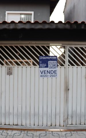 Casa à venda com 140m², 3 quartos e 2 vagas Casa à venda com 140m², 3 quartos e 2 vagasFachada