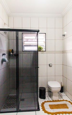 Casa à venda com 220m², 5 quartos e 2 vagas Casa à venda com 220m², 5 quartos e 2 vagasBanheiro 2