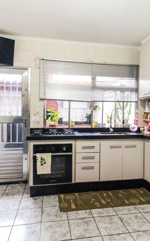 Casa à venda com 220m², 5 quartos e 2 vagas Casa à venda com 220m², 5 quartos e 2 vagasCozinha