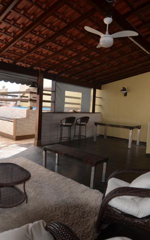 Casa à venda com 272m², 3 quartos e 2 vagasVaranda gourmet e Piscina