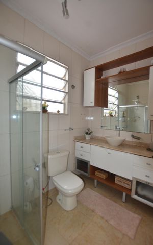 Casa à venda com 272m², 3 quartos e 2 vagasBanheiro Social