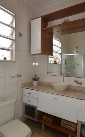 Casa à venda com 272m², 3 quartos e 2 vagasBanheiro Social