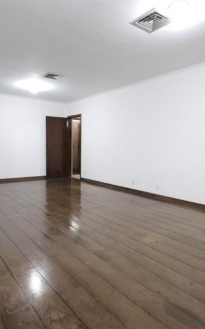 Apartamento à venda com 180m², 3 quartos e sem vaga Apartamento à venda com 180m², 3 quartos e sem vagaSala