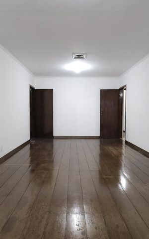 Apartamento à venda com 180m², 3 quartos e sem vaga Apartamento à venda com 180m², 3 quartos e sem vagaSala