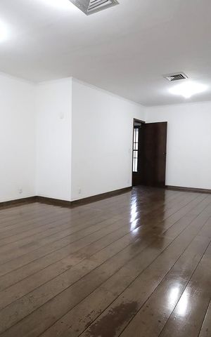 Apartamento à venda com 180m², 3 quartos e sem vaga Apartamento à venda com 180m², 3 quartos e sem vagaSala