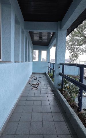 Apartamento à venda com 180m², 3 quartos e sem vaga Apartamento à venda com 180m², 3 quartos e sem vagaSacada