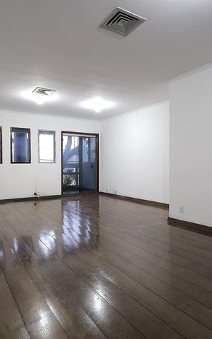 Apartamento à venda com 180m², 3 quartos e sem vaga Apartamento à venda com 180m², 3 quartos e sem vagaSala