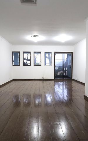 Apartamento à venda com 180m², 3 quartos e sem vaga Apartamento à venda com 180m², 3 quartos e sem vagaSala