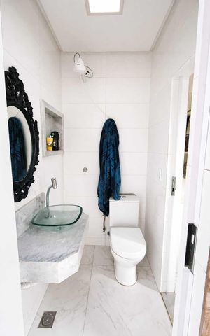 Casa à venda com 220m², 3 quartos e 2 vagas Casa à venda com 220m², 3 quartos e 2 vagasBanheiro