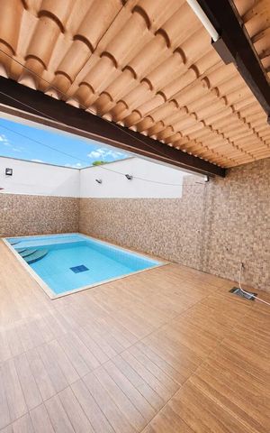 Casa à venda com 220m², 3 quartos e 2 vagas Casa à venda com 220m², 3 quartos e 2 vagasPiscina