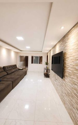 Casa à venda com 220m², 3 quartos e 2 vagas Casa à venda com 220m², 3 quartos e 2 vagasSala