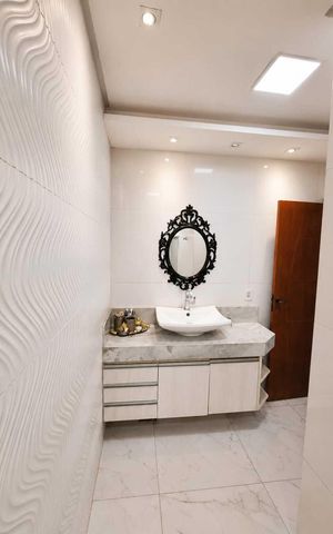Casa à venda com 220m², 3 quartos e 2 vagas Casa à venda com 220m², 3 quartos e 2 vagasBanheiro