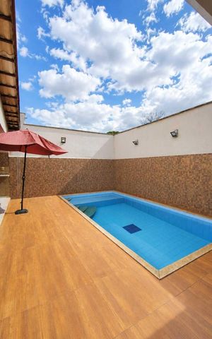 Casa à venda com 220m², 3 quartos e 2 vagas Casa à venda com 220m², 3 quartos e 2 vagasPiscina