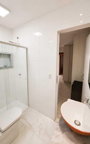 Casa à venda com 220m², 3 quartos e 2 vagas Casa à venda com 220m², 3 quartos e 2 vagasBanheiro