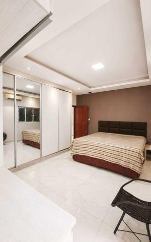 Casa à venda com 220m², 3 quartos e 2 vagas Casa à venda com 220m², 3 quartos e 2 vagasQuarto