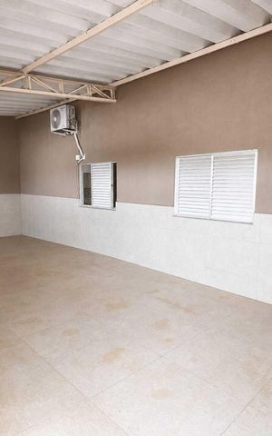 Casa à venda com 220m², 3 quartos e 2 vagas Casa à venda com 220m², 3 quartos e 2 vagasÁrea externa