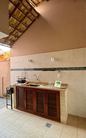 Casa de condomínio à venda com 360m², 4 quartos e 3 vagas Casa de condomínio à venda com 360m², 4 quartos e 3 vagasÁrea externa
