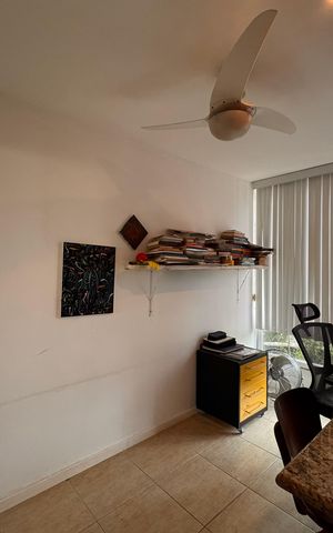 Casa de condomínio à venda com 360m², 4 quartos e 3 vagas Casa de condomínio à venda com 360m², 4 quartos e 3 vagasEscritório