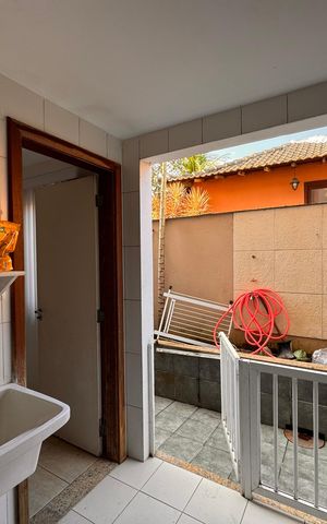 Casa de condomínio à venda com 360m², 4 quartos e 3 vagas Casa de condomínio à venda com 360m², 4 quartos e 3 vagasÁrea de Serviço
