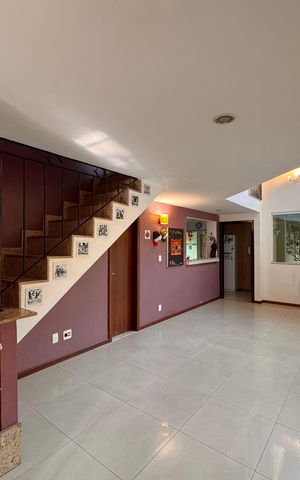 Casa de condomínio à venda com 360m², 4 quartos e 3 vagas Casa de condomínio à venda com 360m², 4 quartos e 3 vagasSala