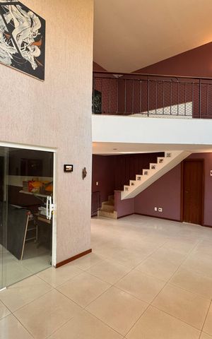 Casa de condomínio à venda com 360m², 4 quartos e 3 vagas Casa de condomínio à venda com 360m², 4 quartos e 3 vagasSala