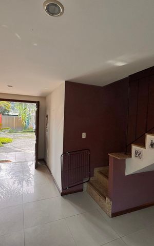 Casa de condomínio à venda com 360m², 4 quartos e 3 vagas Casa de condomínio à venda com 360m², 4 quartos e 3 vagasSala